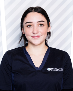 Dental Assistant Image